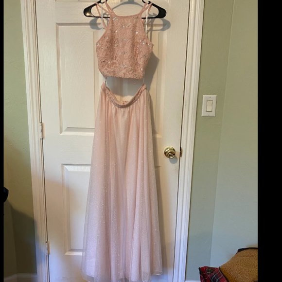 Dresses & Skirts - Young woman Dress wedding party dress